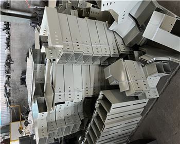  鏟冰除雪保暢通——萬通人在行動